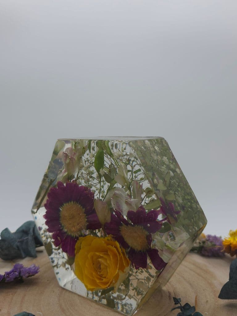 Mini hexagon, the perfect add on for any order can fit a few small flowers 
