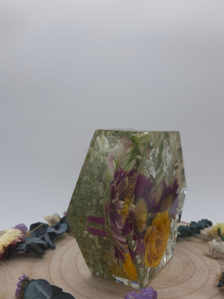 Mini hexagon, the perfect add on for any order can fit a few small flowers 