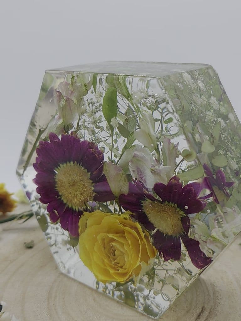 Hexagons for flower preservation of special occasions 