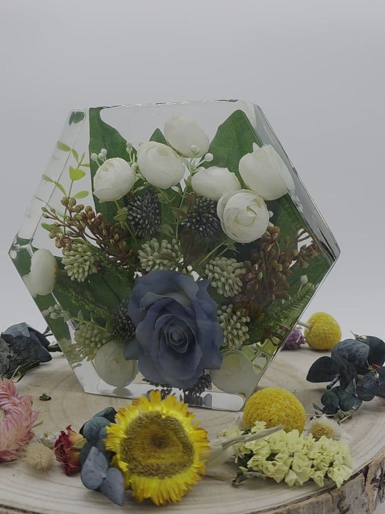 Hexagons for flower preservation of special occasions