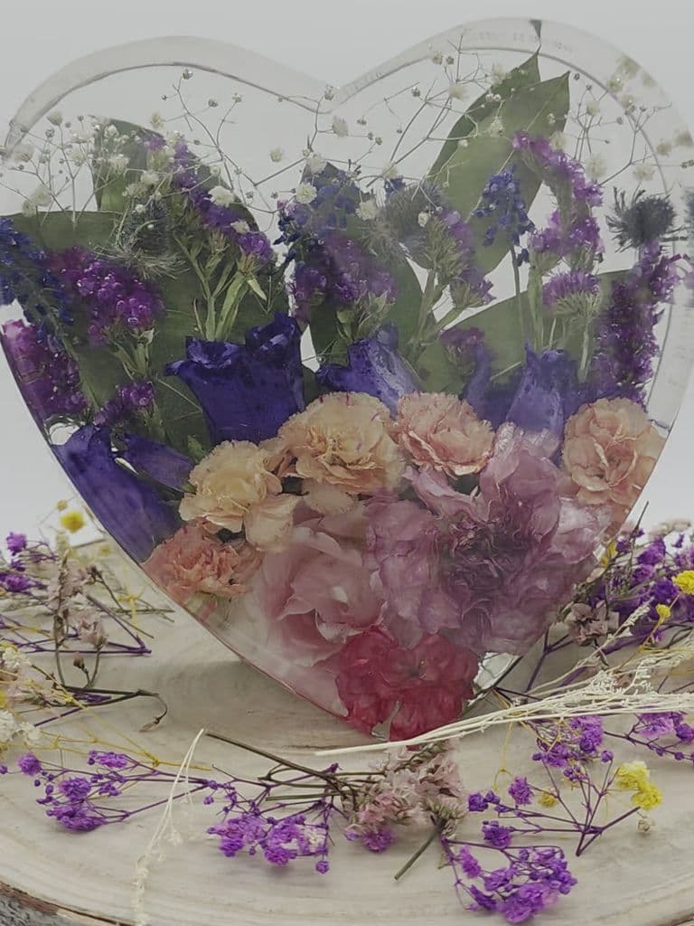 Front facing heart for flower preservation for weddings, memorial gifts, special occasion gifts. Flowers cast in resin in Cambridgeshire 